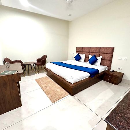 Prism Grand Hotel Zirakpur Екстериор снимка