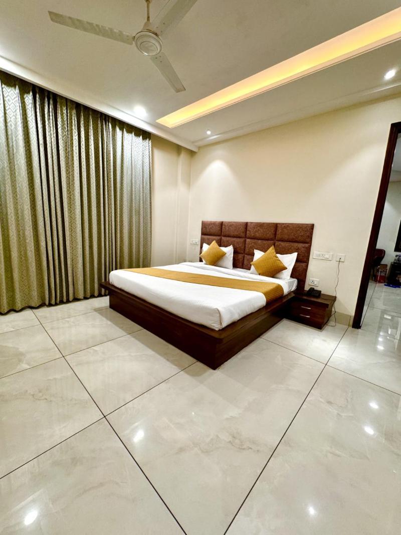 Prism Grand Hotel Zirakpur Екстериор снимка