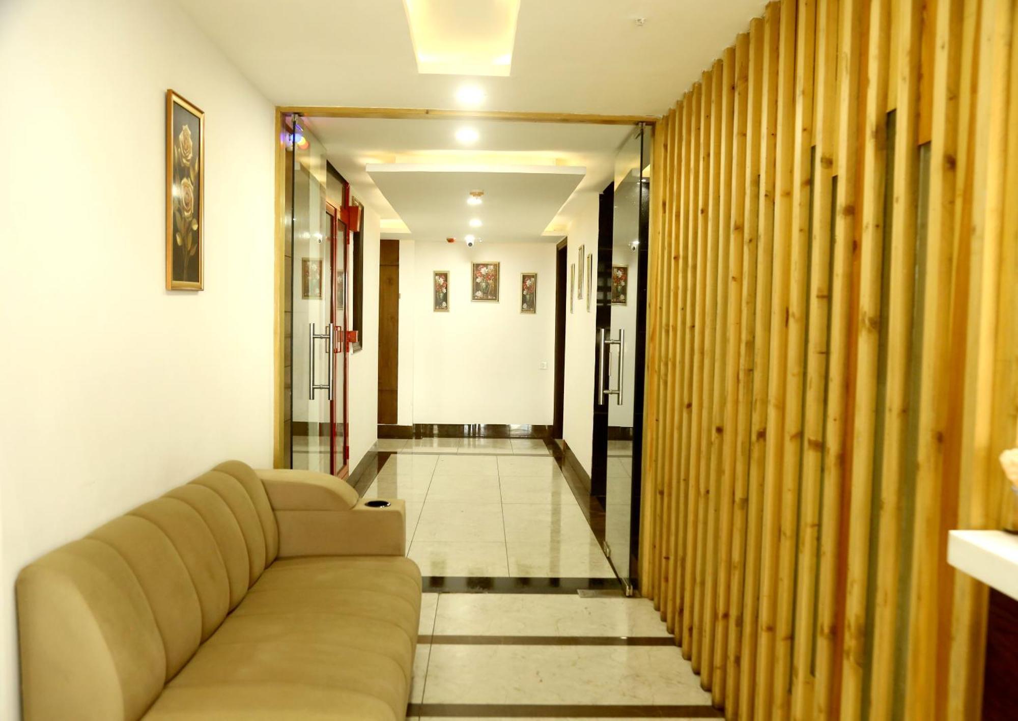 Prism Grand Hotel Zirakpur Екстериор снимка