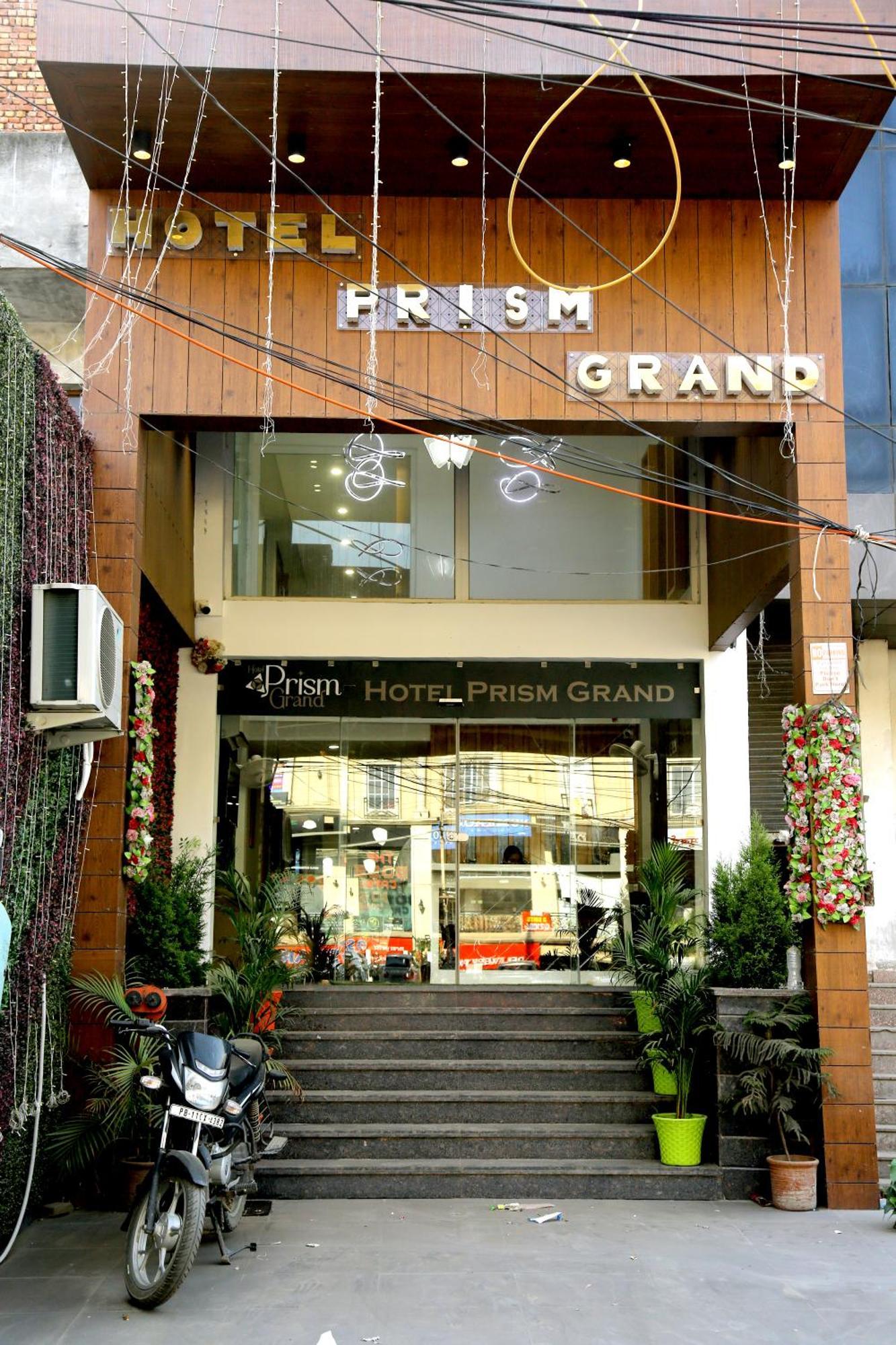 Prism Grand Hotel Zirakpur Екстериор снимка