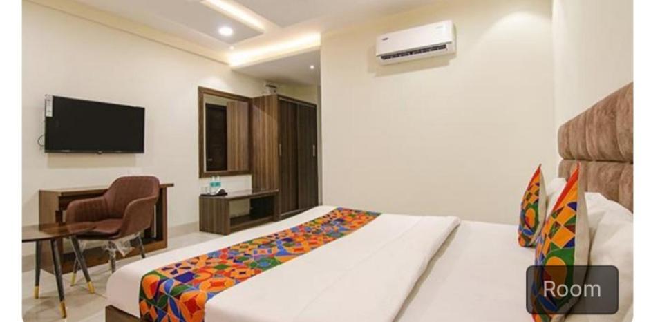 Prism Grand Hotel Zirakpur Екстериор снимка