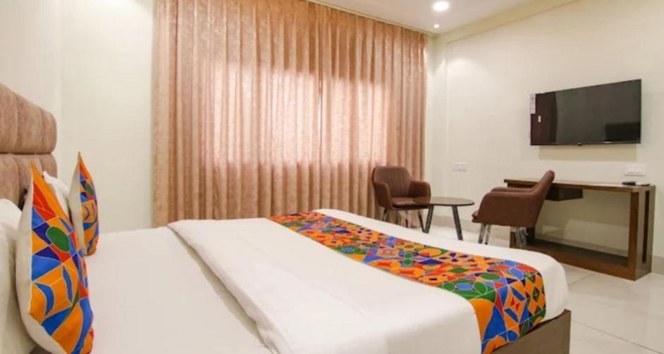 Prism Grand Hotel Zirakpur Екстериор снимка