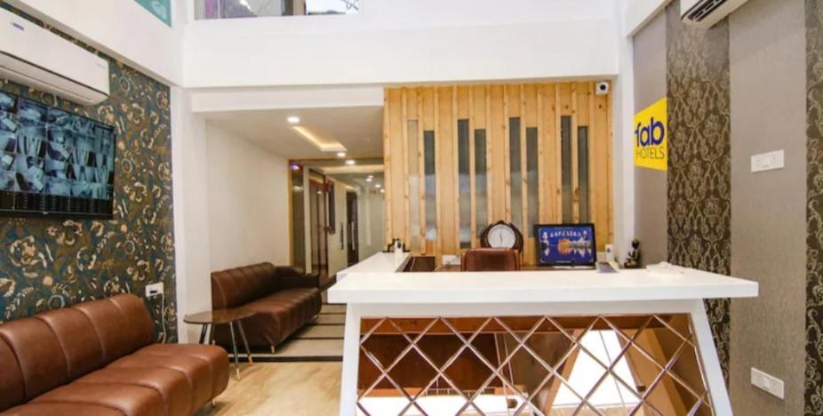 Prism Grand Hotel Zirakpur Екстериор снимка
