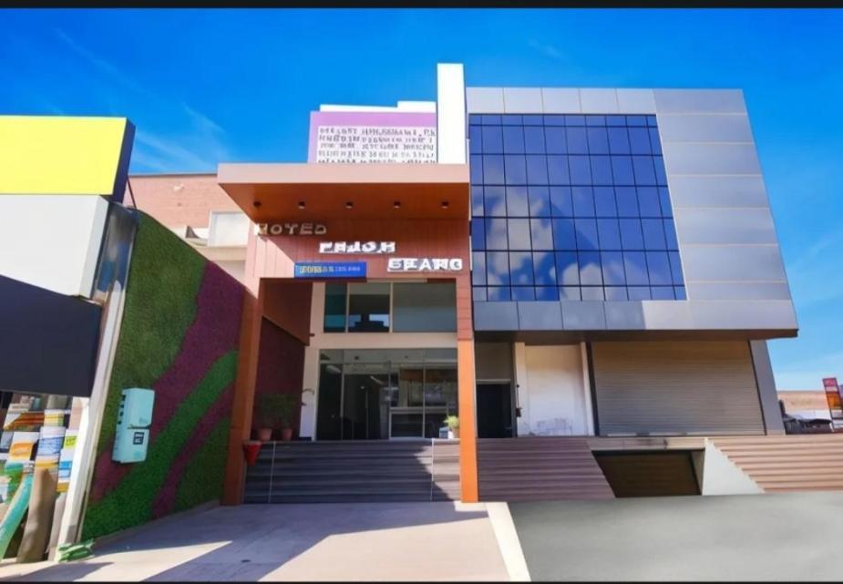 Prism Grand Hotel Zirakpur Екстериор снимка